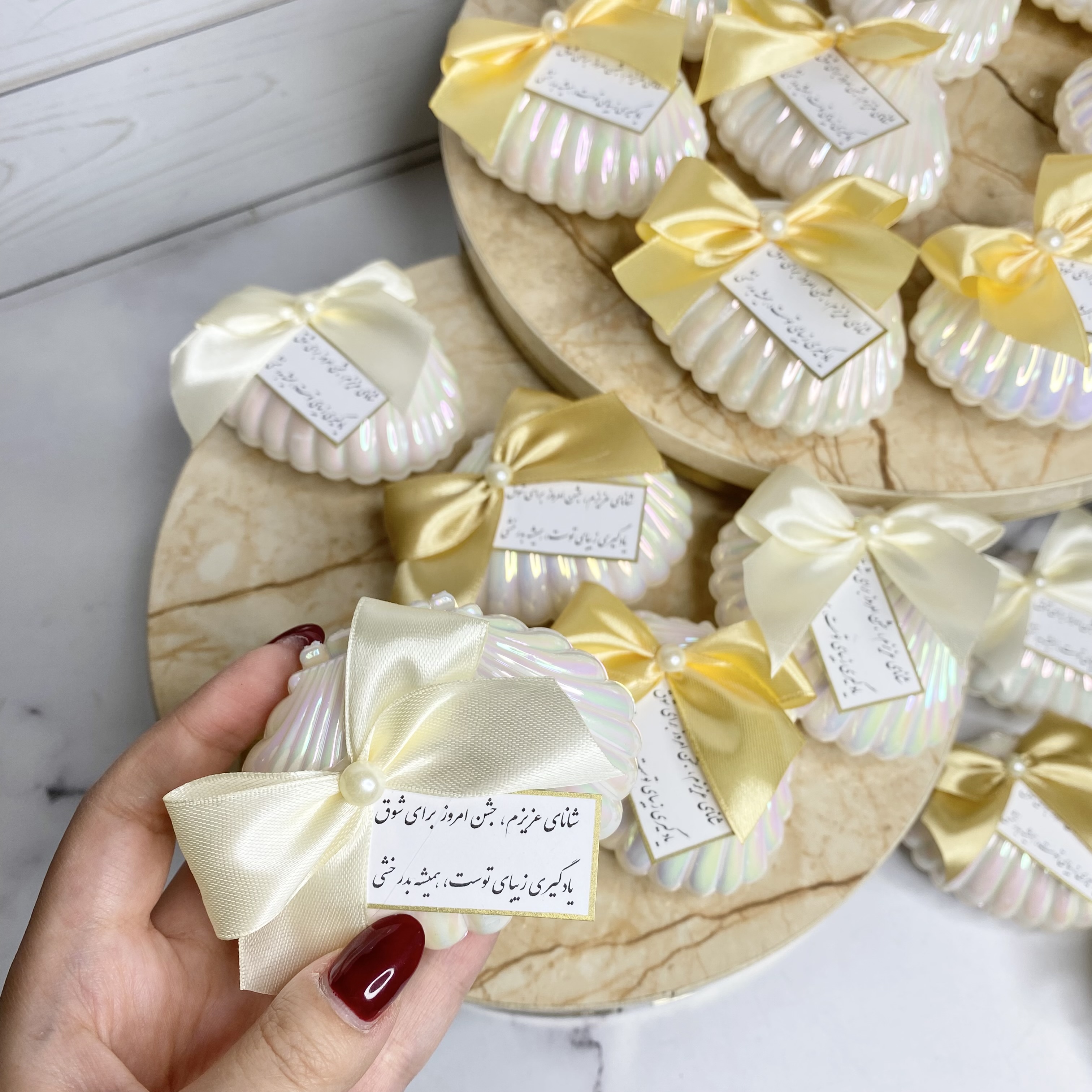 گیفت مینیمال صدف و شمع با تم جشن اسم