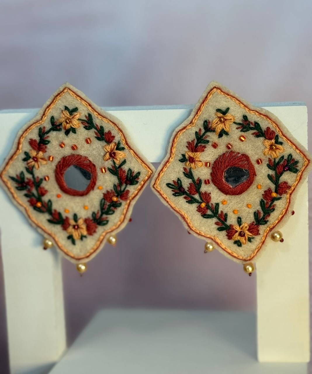 گوشواره های گلدوزی شده